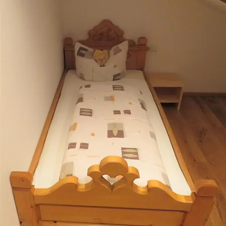 アパート Haus Hubertus - Gaestehaus Sahler パーテネン