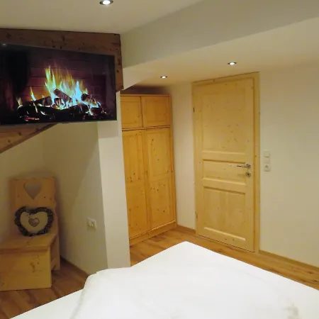 Haus Hubertus - Gaestehaus Sahler Lejlighed Partenen