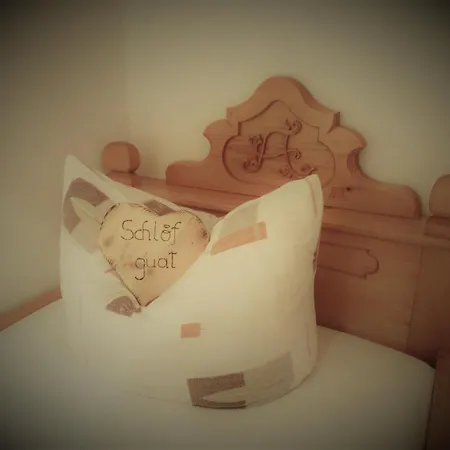 Haus Hubertus - Gaestehaus Sahler アパート パーテネン