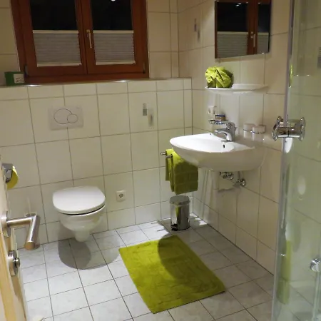 Haus Hubertus - Gaestehaus Sahler Lejlighed *