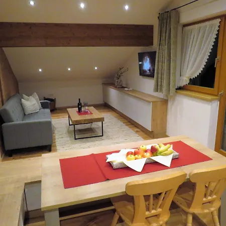 Haus Hubertus - Gaestehaus Sahler * Partenen