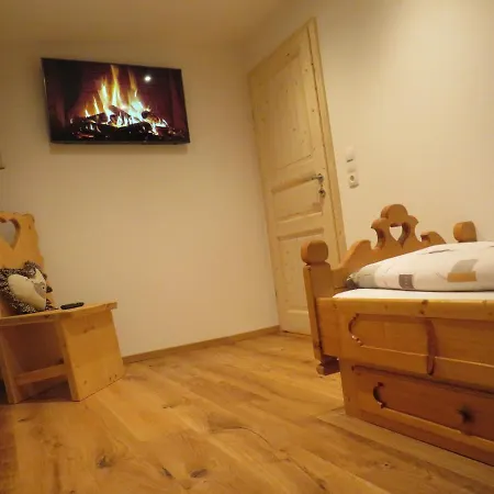 Haus Hubertus - Gaestehaus Sahler * Partenen