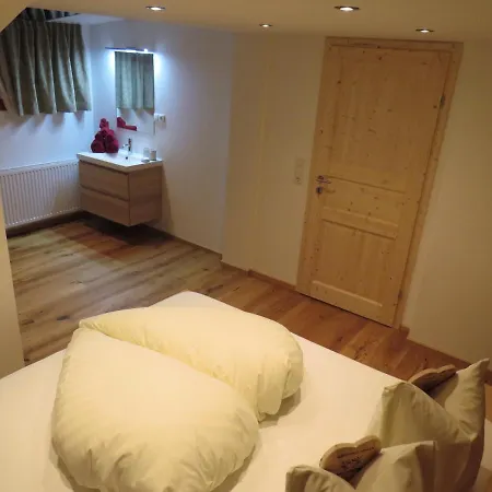 Haus Hubertus - Gaestehaus Sahler Lejlighed *