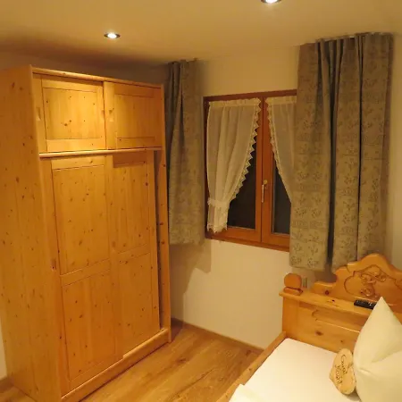 Haus Hubertus - Gaestehaus Sahler *