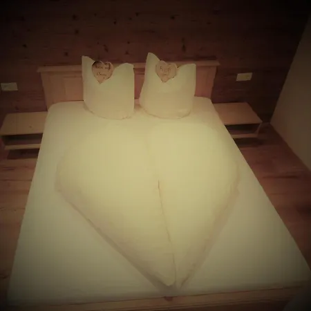 Haus Hubertus - Gaestehaus Sahler * パーテネン