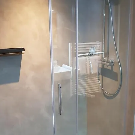 Haus Hubertus - Gaestehaus Sahler アパート *