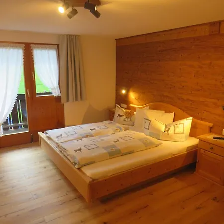 Haus Hubertus - Gaestehaus Sahler アパート *