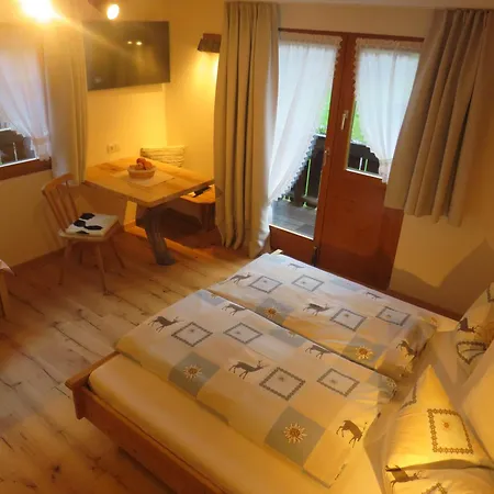 Haus Hubertus - Gaestehaus Sahler * Partenen